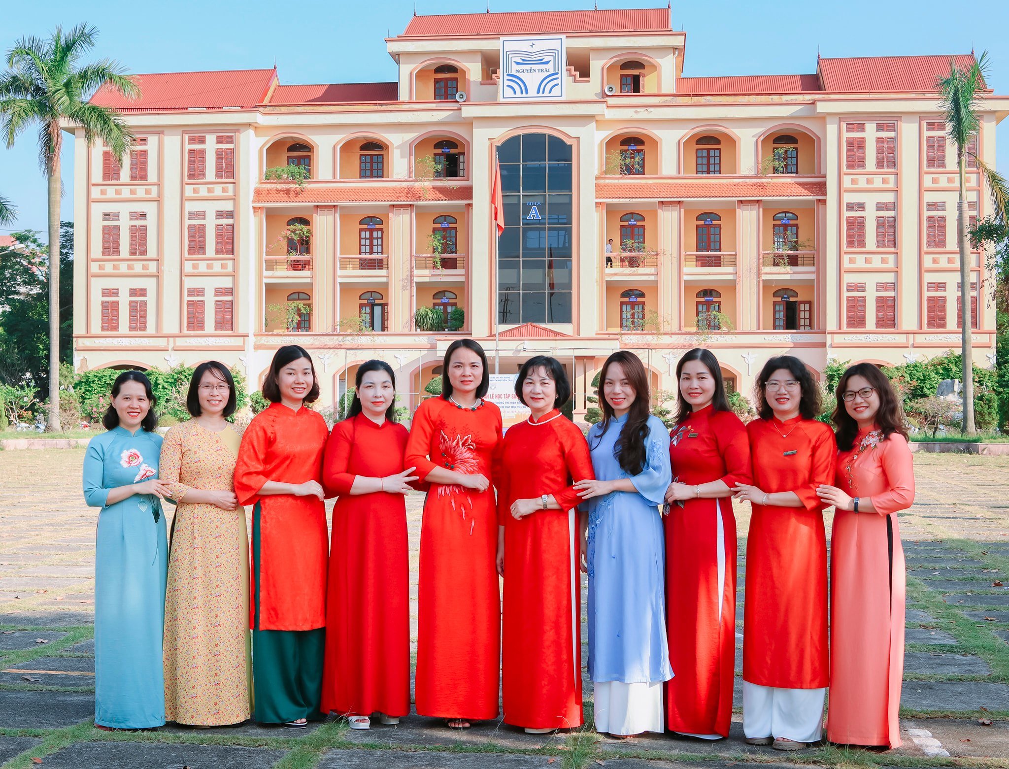 Tổ Sử - Giáo dục Kinh tế và Pháp luật: Hơn hai thập kỉ trồng người